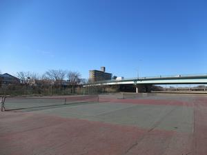 写真：乙川河川敷庭球場