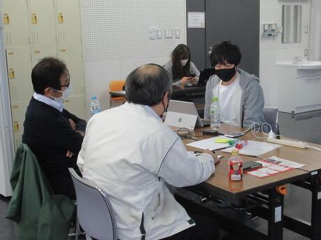 写真：企業課題と募集テーマ設計ワークショップの様子