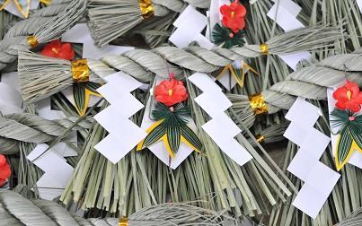 写真：大門しめ縄