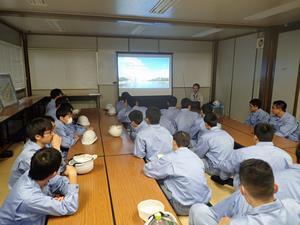 写真：現場見学会の様子1