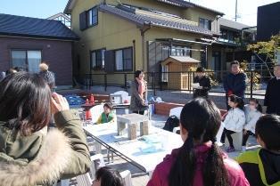 写真：司会の林先生