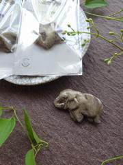 写真：ふじ子さんブローチ2