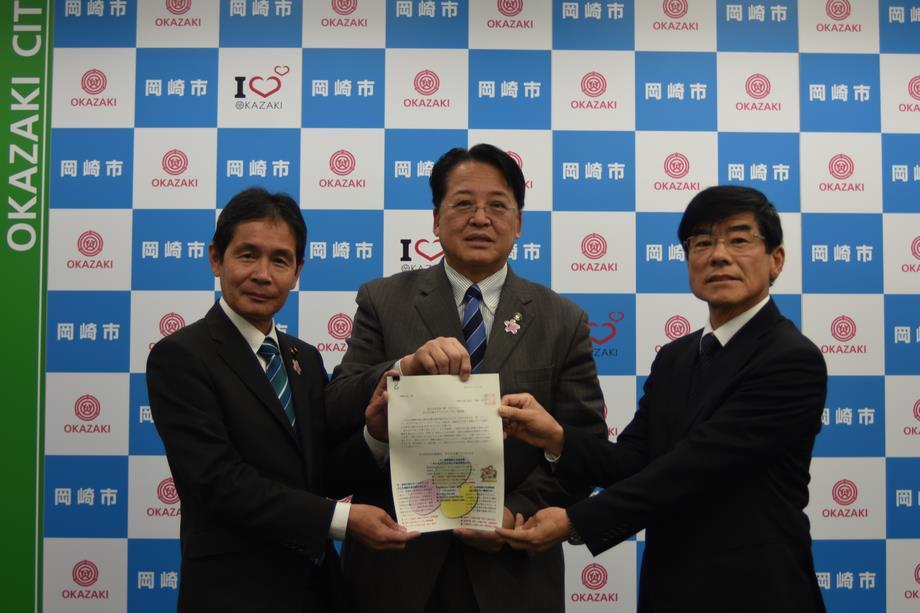 写真：提言書提出