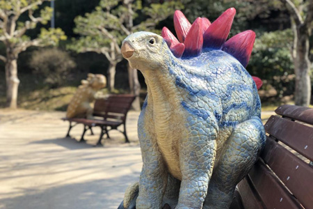 写真：恐竜ベンチ1