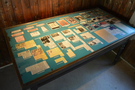 写真：新聞記事や発行物