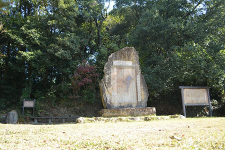 写真：三河男児歌碑2