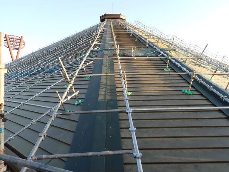 写真：体育館屋根