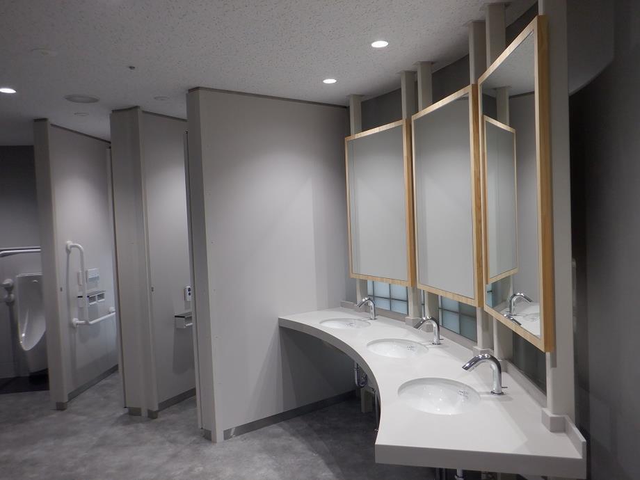 写真：体育館内トイレ