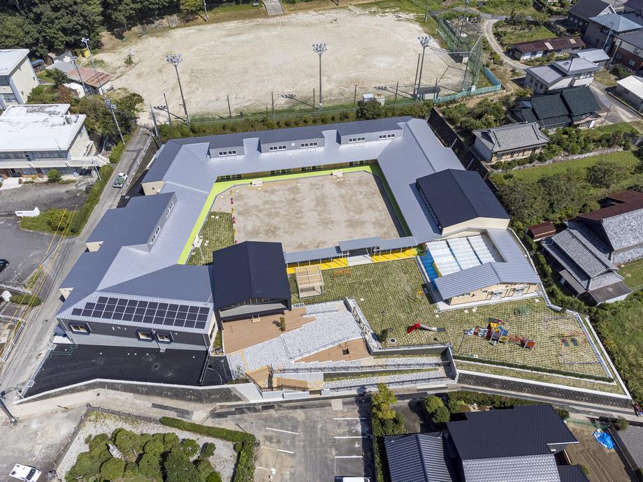 写真：新園舎　全景