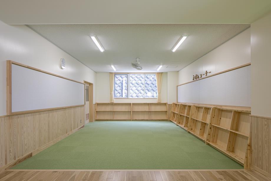 写真：新園舎　絵本コーナー