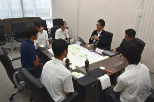 写真：C班の意見交換の様子