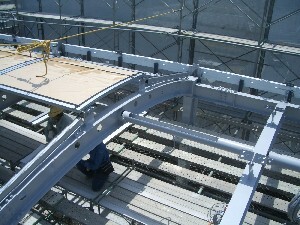 写真：通路中央の照明