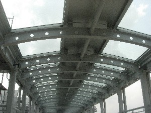 写真：真ん中の筒状の部分に照明