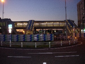 写真：夜間照明のチェック作業