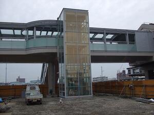 写真：昇降する1号機