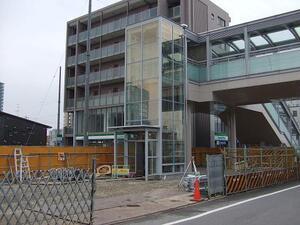 写真：昇降する2号機