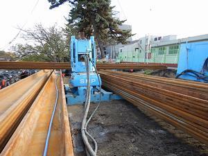 写真：橋台用土留に着手