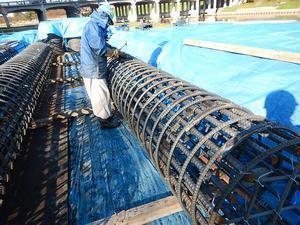 写真：場所打ち杭の鉄筋加工