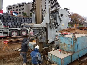 写真：橋脚用土留に着手