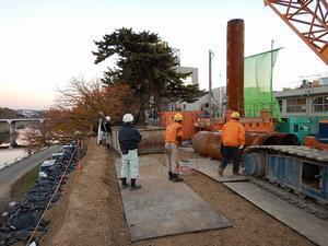 写真：橋台の場所打ち杭に着手