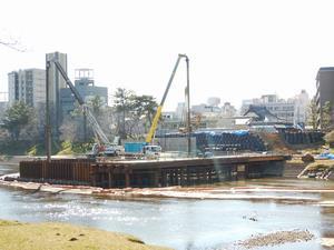 写真：橋脚用土留がすべて完了、想定外の岩盤高さ1