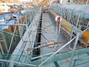 写真：橋台竪壁コンクリート完了