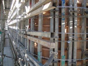 写真：橋脚柱部の型枠1