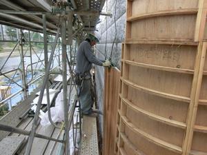 写真：川岸部橋脚型枠脱型