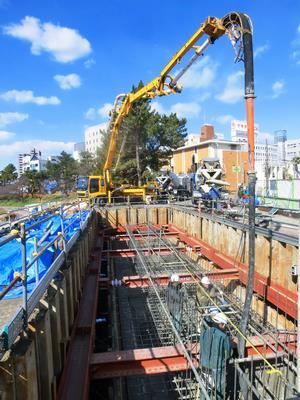 写真：A1橋台の底板コンクリート打設