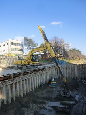 写真：P1橋脚の掘削（一次掘削）