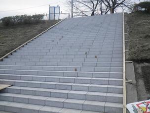 写真：階段ブロック据付