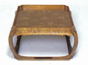 写真：葵紋桐唐草文蒔絵什器