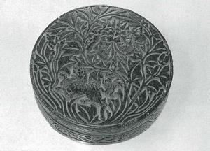 写真：獅子牡丹文鎌倉彫香合