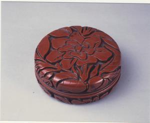 写真：梔子文堆朱香合