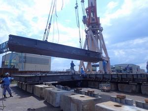 写真：橋桁仮組立（P2-A1）作業状況