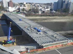 写真：鋼桁架設完了1