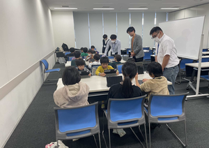 写真：「子どもも親も一緒に学ぼう！プログラミングと資産形成を親子で楽しく学んでみませんか？」の様子2