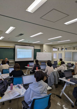 写真：「働きたい女性のためのパソコン講座　ビジネスに役立つエクセル」の様子