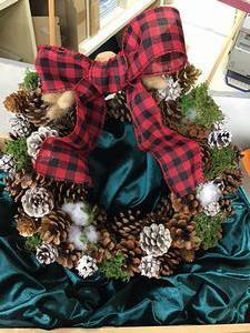 写真：まつぼっくりリース完成例