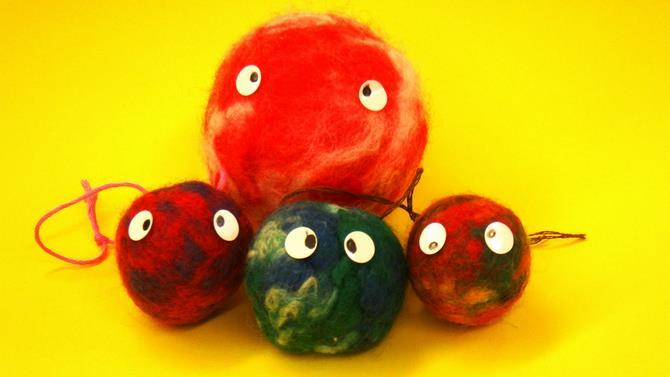 写真：丸めてフェルト