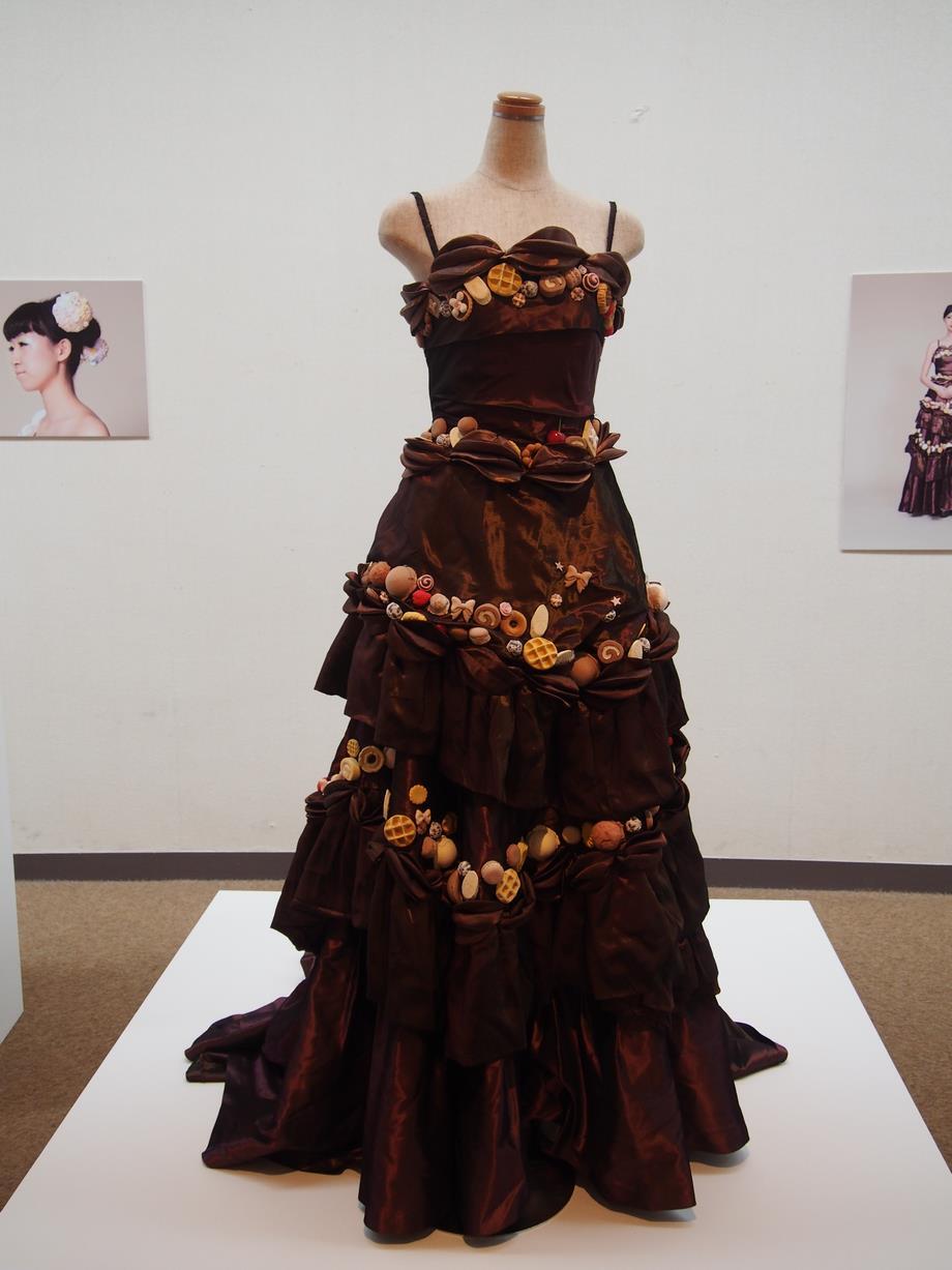 写真：チョコレートドレス