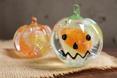 写真：ガラス工芸　ハロウィンのかぼちゃ