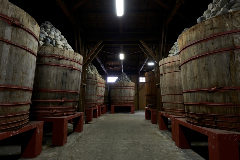 カクキュー八丁味噌味噌桶の写真