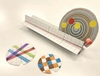 写真：「つくってとばそう　くるポンッ！　ディスク」作品例