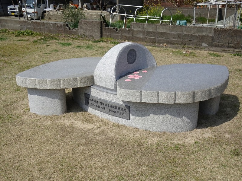 八女市石ベンチ2