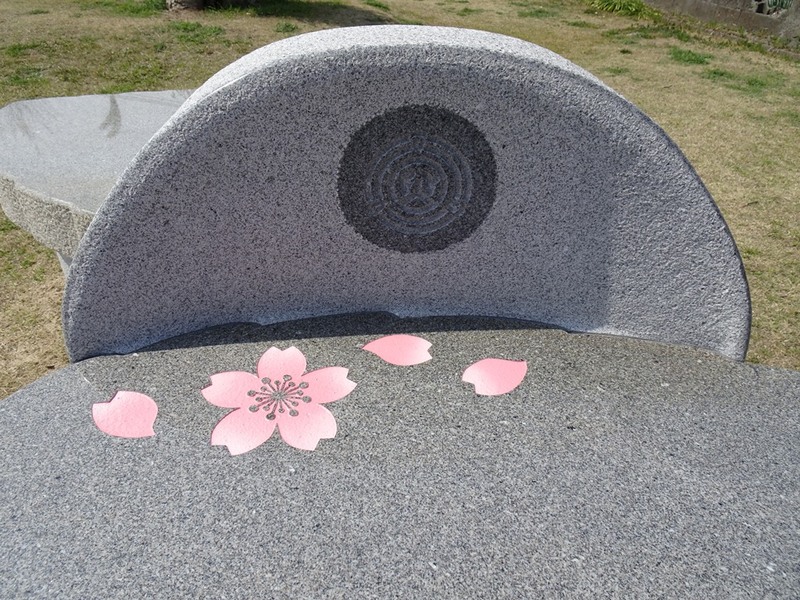 八女市石ベンチ4