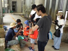 うらがわ探検のようす1