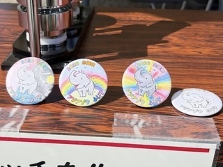 ぬりえ缶バッジのイメージ