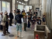 飼育員のガイドの様子1