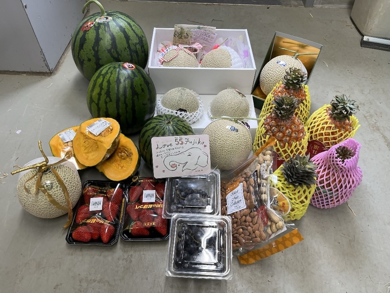 ふじ子に届いた様々なフルーツ